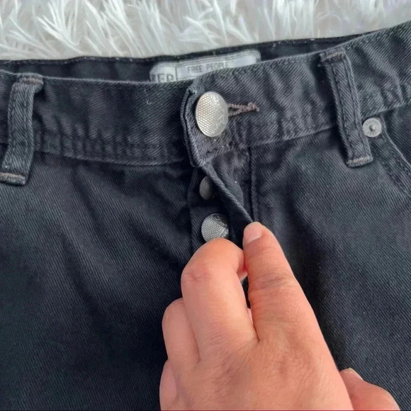 Free People Womens Shorts Black True Distressed Denim Size 25 - Picture 5 of 10